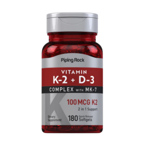 Flacone rosso di integratore Vitamina K2 e D3 Piping Rock con MK-7, 100 mcg K2, contenente 180 softgel a rilascio rapido per supporto osseo.