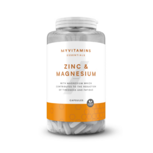 Barattolo trasparente di integratore Zinco e Magnesio MyVitamins Essentials con etichetta bianca e arancione, contenente capsule vegane per il supporto e la riduzione di stanchezza e affaticamento.
