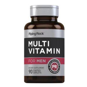 Flacone marrone di integratore multivitaminico per uomo Piping Rock con 90 compresse rivestite per il supporto del benessere generale.