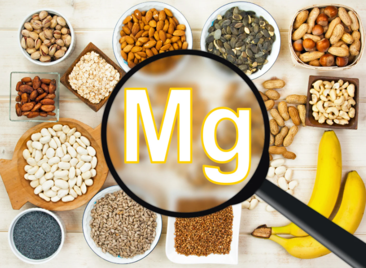 Alimenti ricchi di magnesio come frutta secca semi legumi e banana con simbolo Mg